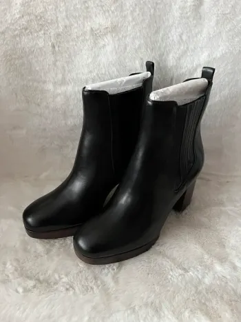 Bottines noires en cuir san marina pointure 36 talons 8 cm