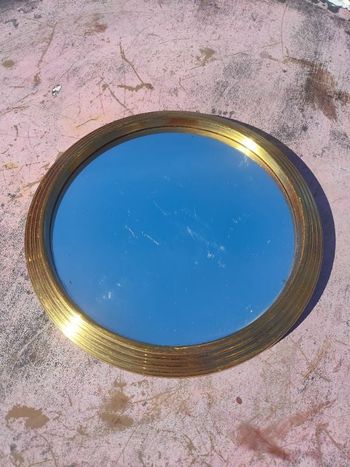 Plateau en verre entourage en métal doré diamètre 23 cm