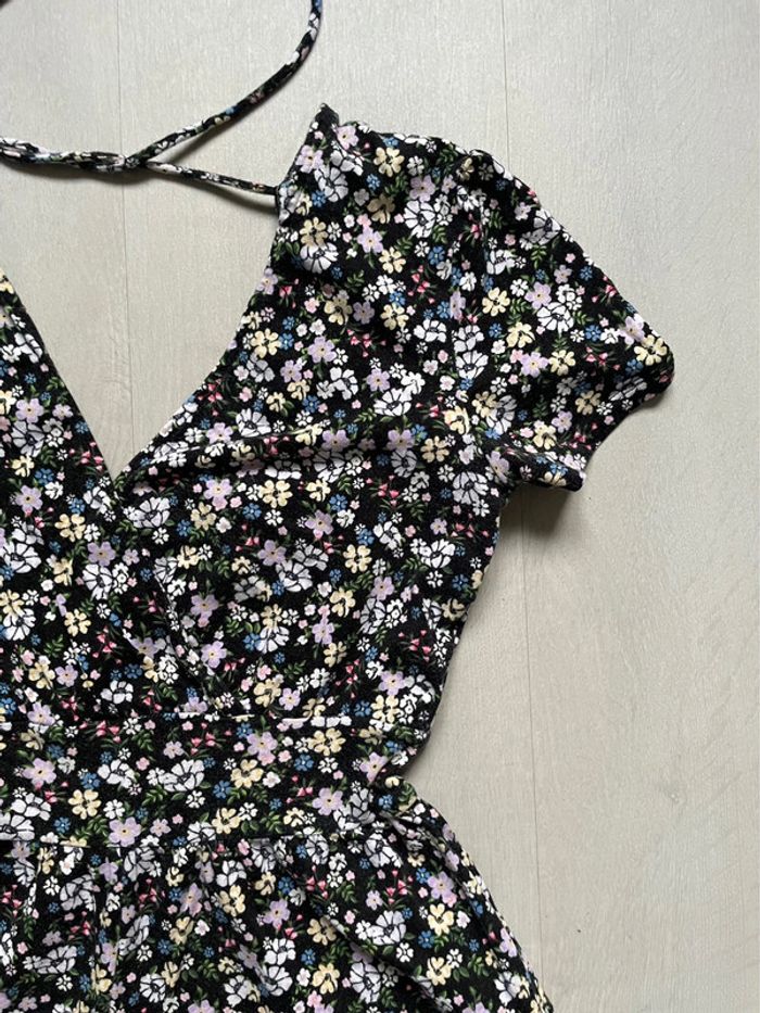 Combi short fleuri et élégante- Style dos nu avec détail noué - photo numéro 4