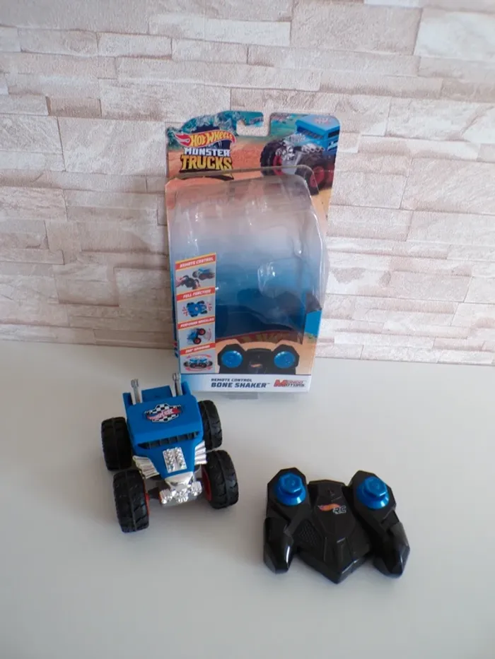 Monster Trucks - Bone Shaker - Télécommandé - Hot wheels (J18)