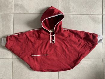 Superbe poncho bordeaux à capuche taille 5/6 ans