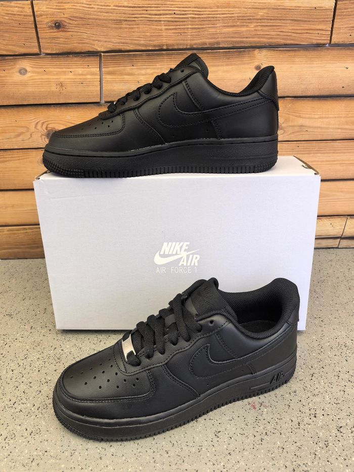 Nike Air Force 1 triple black taille:39 - photo numéro 2