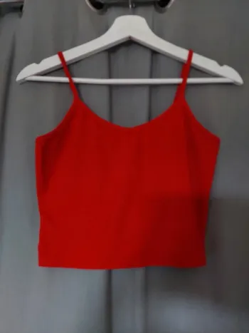 Débardeur rouge Shein – Col V – Taille M – Très bon état