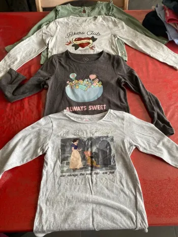 Lot 4 tee- shirts 5 ans