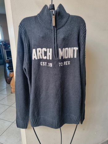Pull gris foncé avec tirette