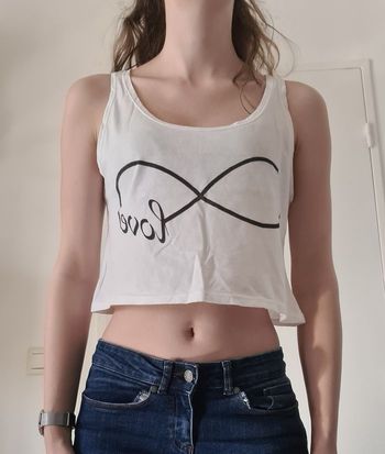 Crop top imprimé love et signe infini
