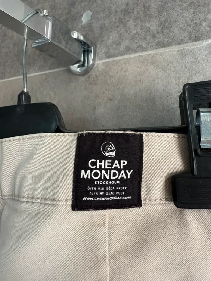 Chino Cheap Monday – Taille 28/34 - photo numéro 3