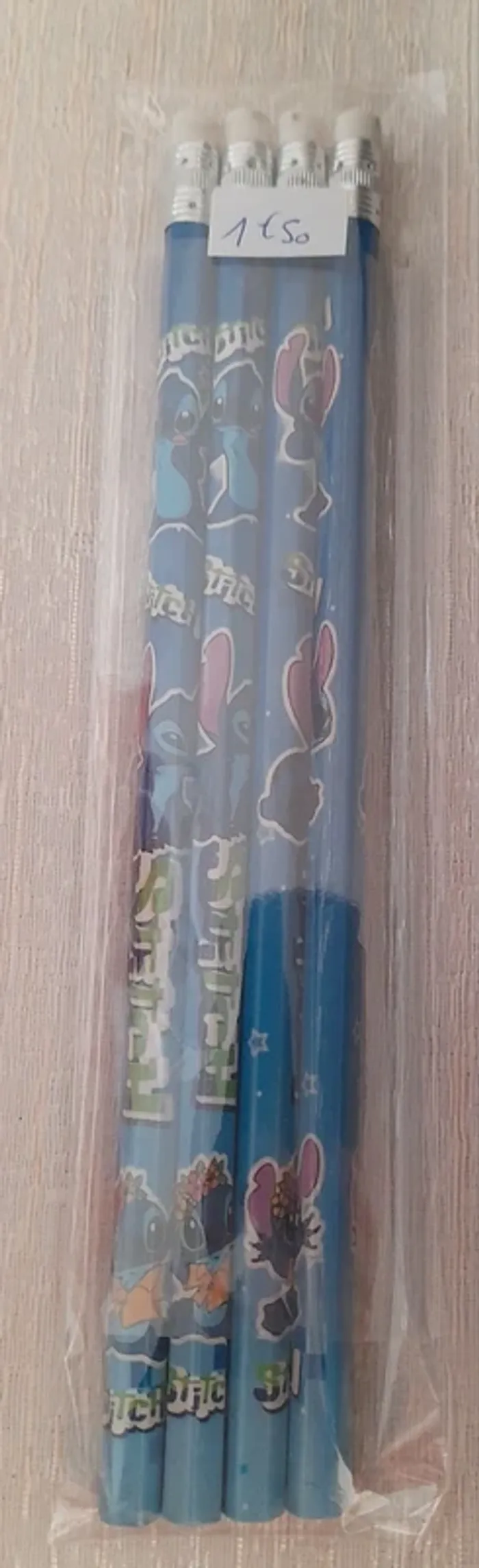 4 crayons de bois stitch