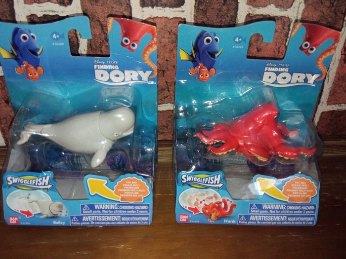 Lot de deux figurines Disney Dory