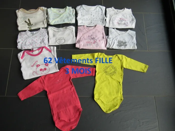 Lot de 62 vêtements fille 3 mois + chaussettes automne / hiver (bodies, pyjamas, habits)