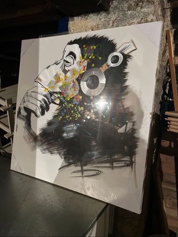 Grand tableau singe moderne écouteur musique