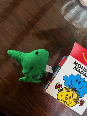 Peluche monsieur curieux