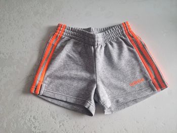 Short fille