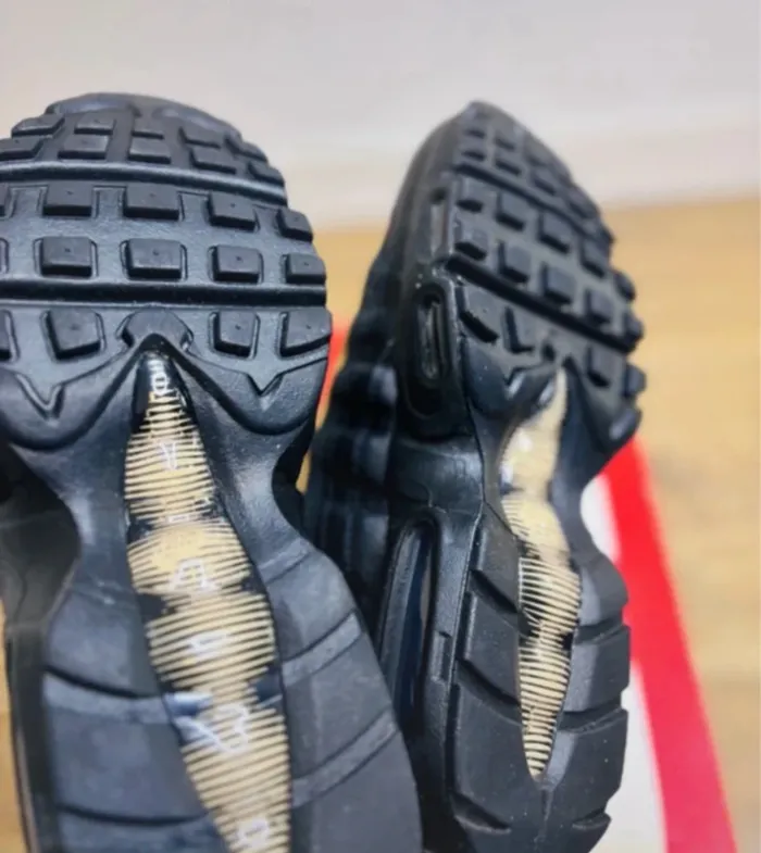 Nike Air Max 95 Black Elemental Gold Taille 37.5 - photo numéro 6