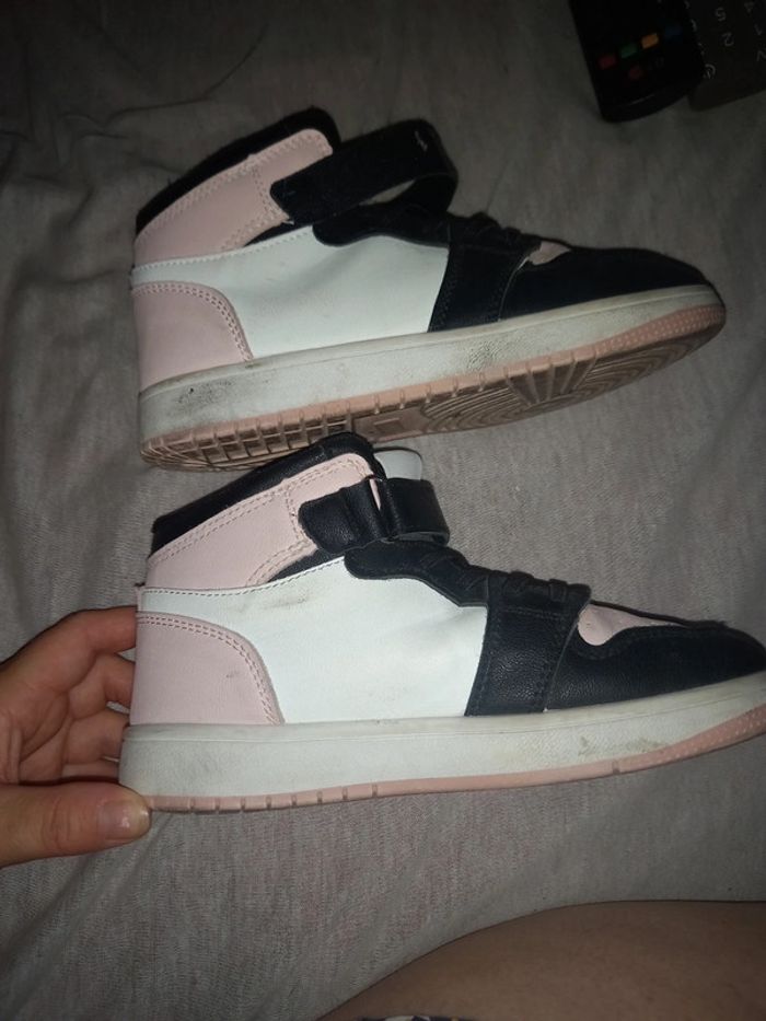 Basket montantes t. 35 quelques traces qui doivent partir à l'éponge - photo numéro 6