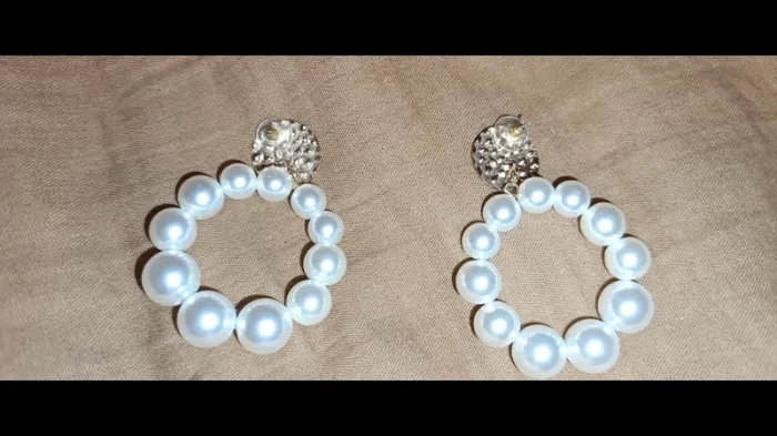 Boucles d'oreille créoles avec perles très élégantes - photo numéro 3
