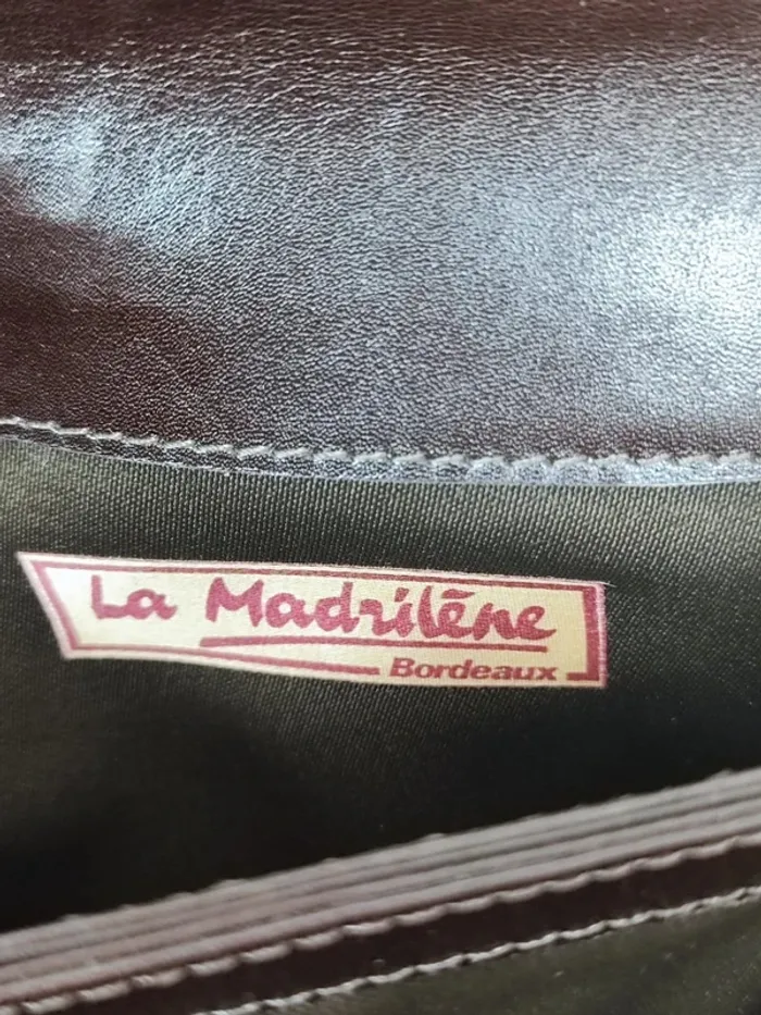 Sac à bandoulière marron La madrilène bordeaux en cuir, très bon état 24x14cm - photo numéro 5