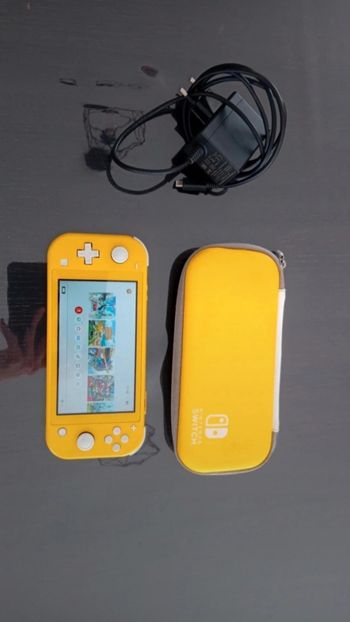 Nintendo switch lite jaune