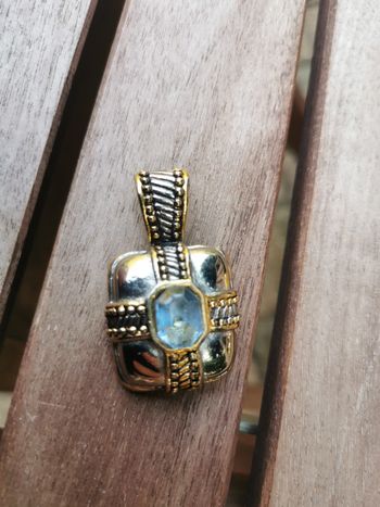 Pendentif argenté et bleu style Renaissance 