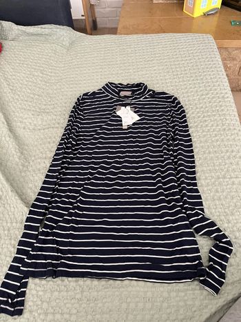 Haut manche longue avec étiquette