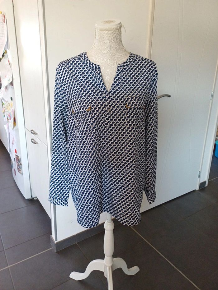 Blouse blanc et bleu marine taille 44/46
