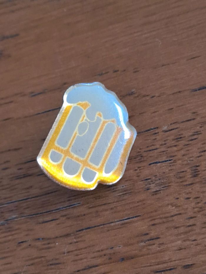 Pins publicitaire bière