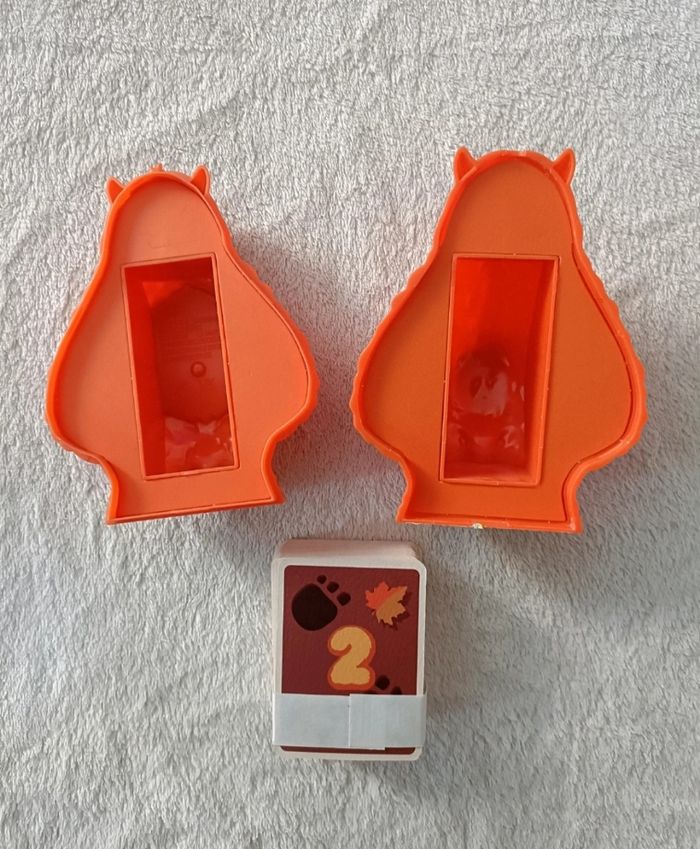 Un jeu de cartes avocado et un jeu de cartes stomp the monster - photo numéro 3