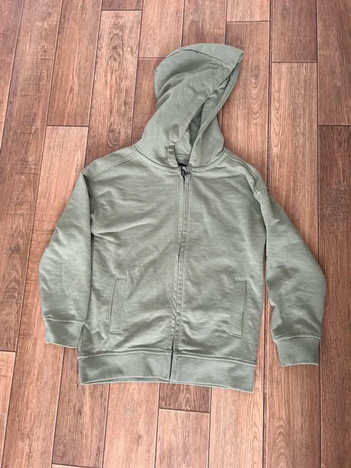 Veste à capuche 6-7 ans