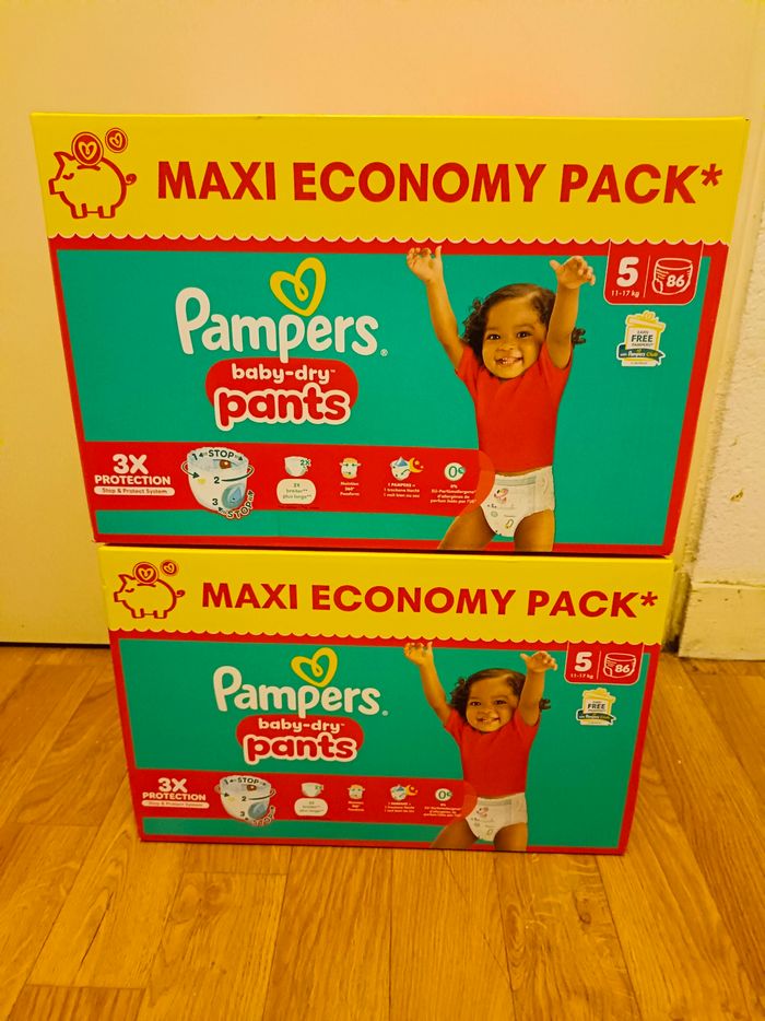 Lot de couches Pampers pants taille 5