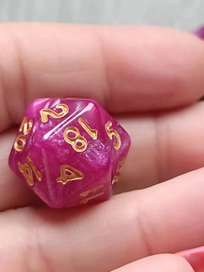 Lot de 7 dés violet irisé originaux pour activités - photo numéro 4