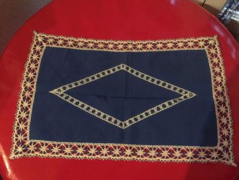 vintage napperon bleu carré tissu brodé