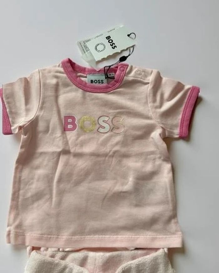 Ensemble t-shirt et short pour bébé fille 1 mois BOSS - photo numéro 2