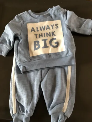 Ensemble pull et jogging 62 cm