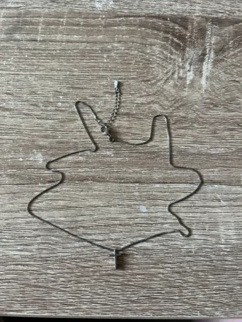 Collier crois en argent