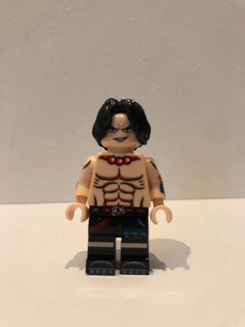 Figurine type lego OnePièce. OnePièce