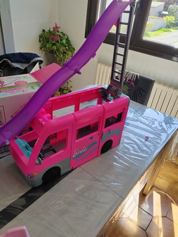 Camping car barbie avec sa boite 