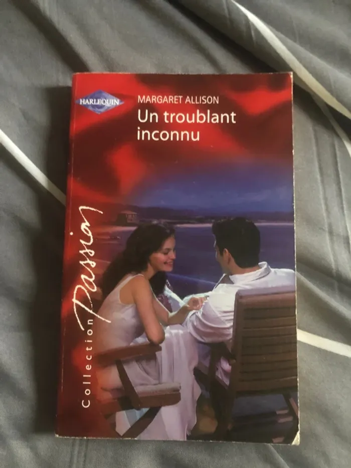 Livre un troublant inconnu édition harlequin 📕 - photo numéro 2