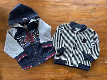 Lot 2 gilets vestes taille 12 mois