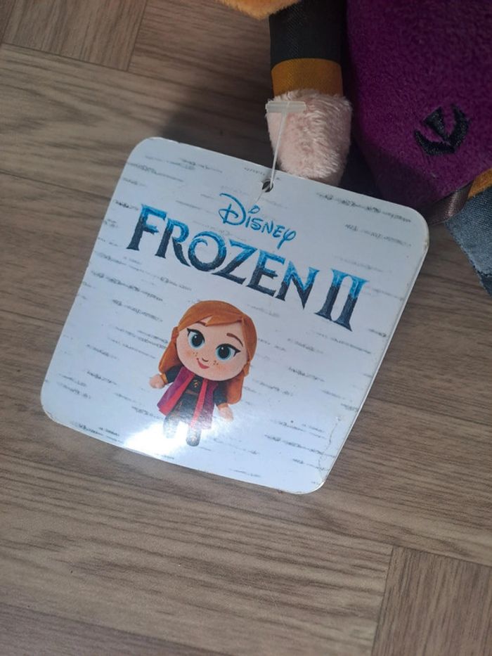 Jolie peluche Anna Disney - photo numéro 3