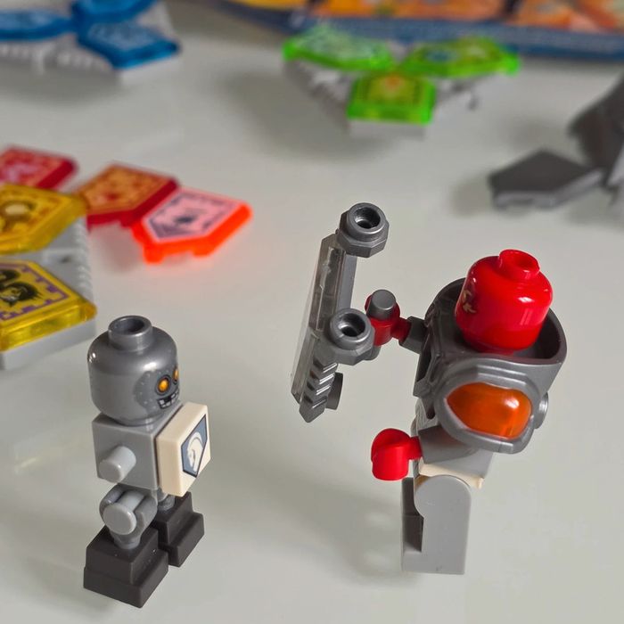 Lego Nexo Knight 15 boucliers + personnage - photo numéro 6