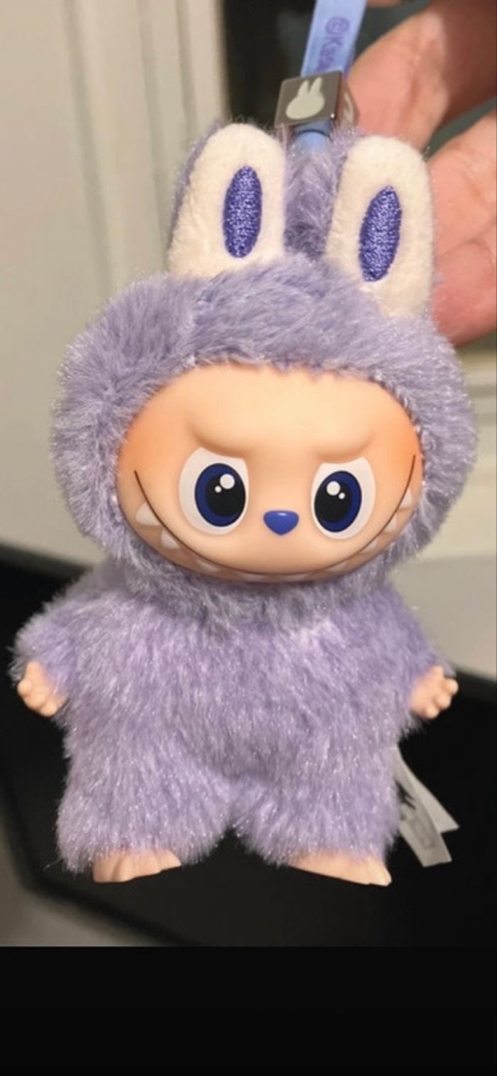 Labubu pin love lettre ?