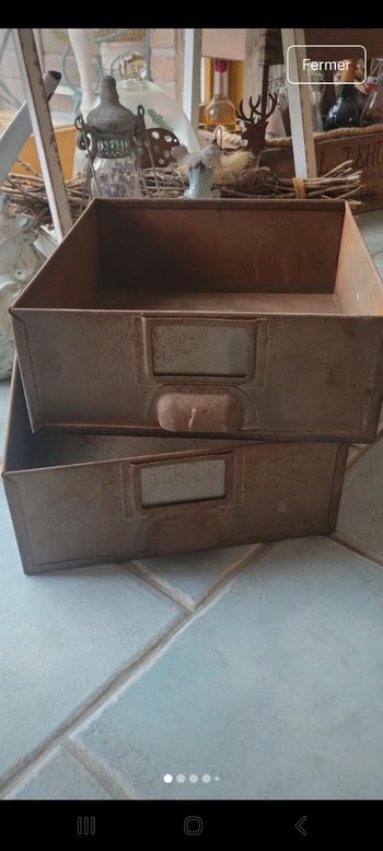 2  casiers anciens métal rouillé