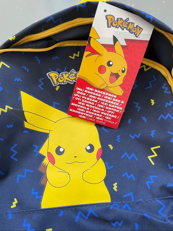 Grand sac à dos cartable à bretelles Pokémon bleu marine avec dessin de Pikachu jaune Neuf avec étiquette - photo numéro 5