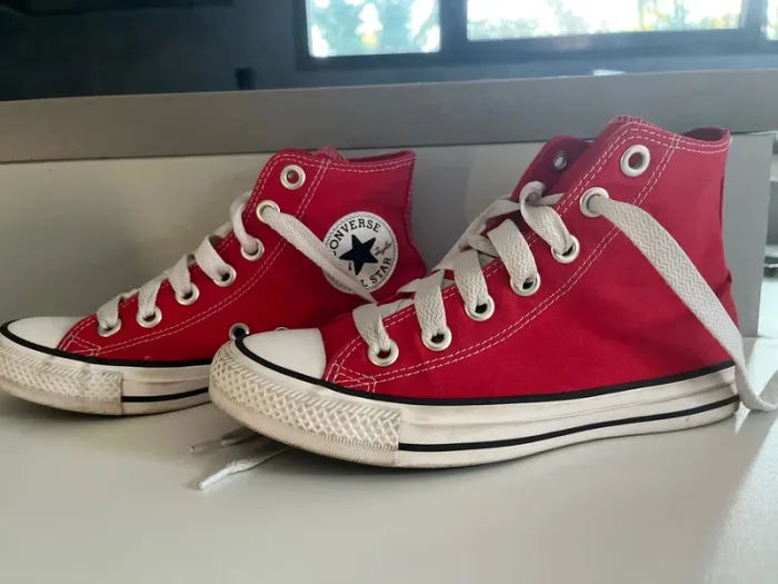 Converse Chuck Taylor rouges 37,5