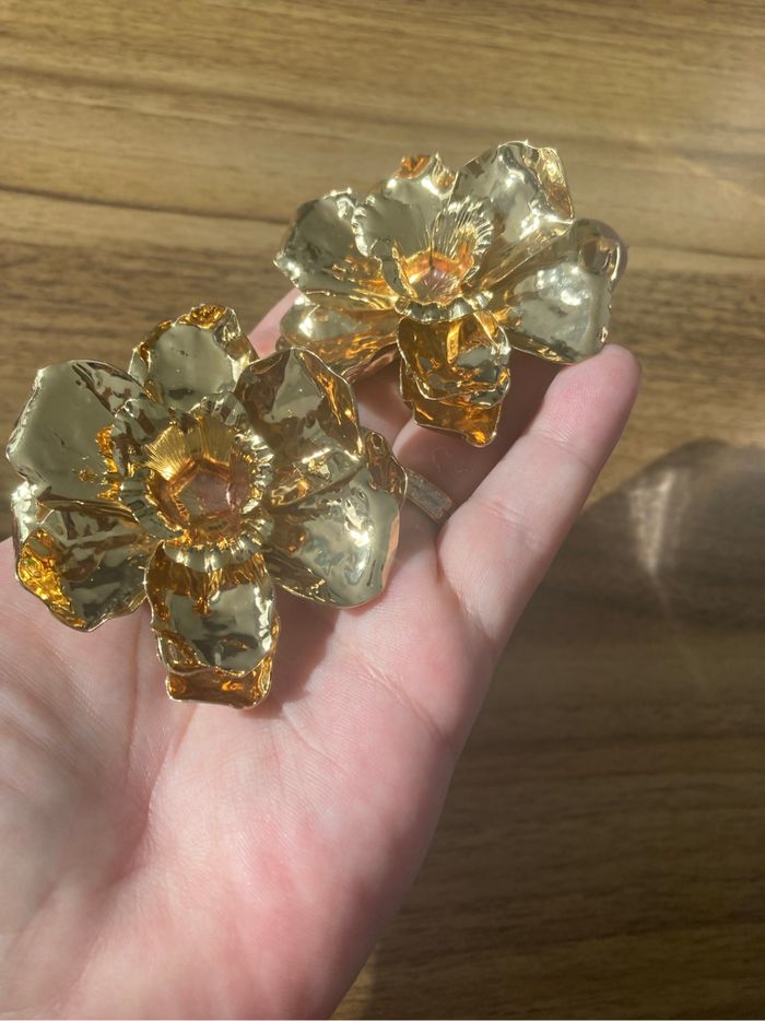 Boucles d’oreilles NEUVES pour femme forme de fleurs 🌼 couleur dorée - photo numéro 6