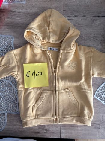 Pull jaune