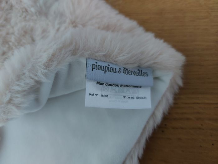 Doudou cape marionnette Valentin le lapin - Pioupiou et Merveilles - photo numéro 5
