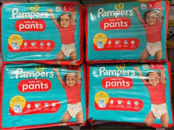 4 paquets de couches Pampers taille 5