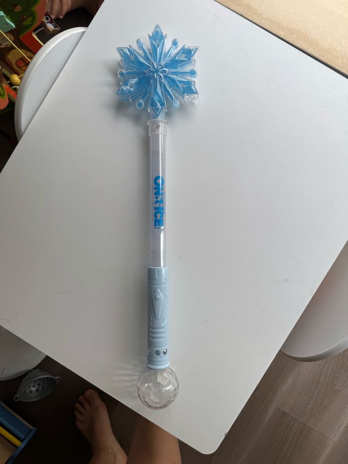 Baguette lumineuse Elsa La reine des neiges Disney On Ice