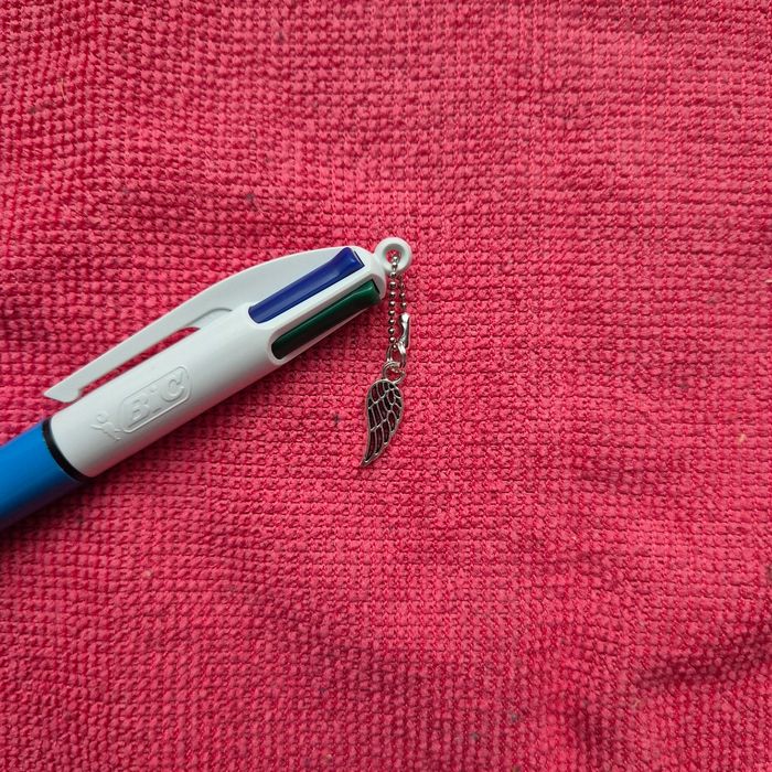 Stylo BIC 4 couleurs avec pampille Aile - photo numéro 2